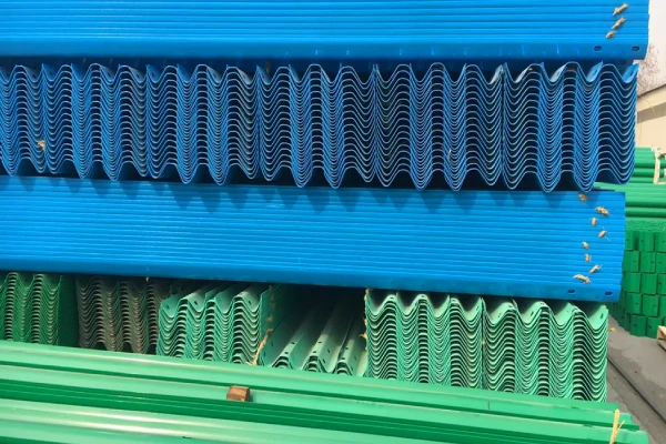Epoxy zinc-based guardrail panel